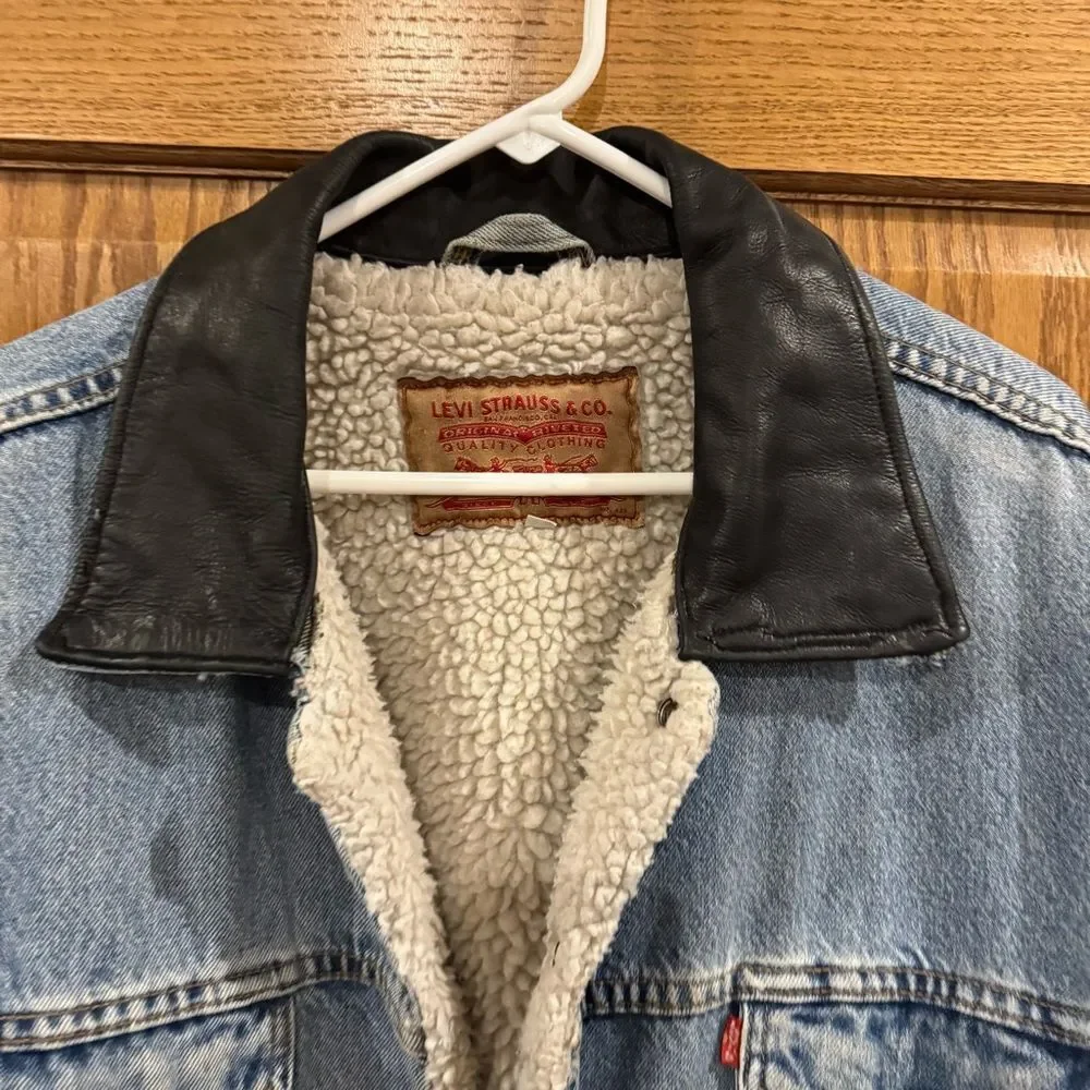 RARE Vintage Levi’s Sherpa-Lined Denim Trucker Jacket w/ Leather Collar – XL